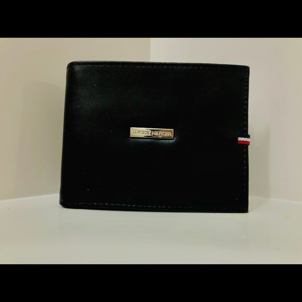 Tommy Hilfiger Men's Blocking Leather ID Wallet